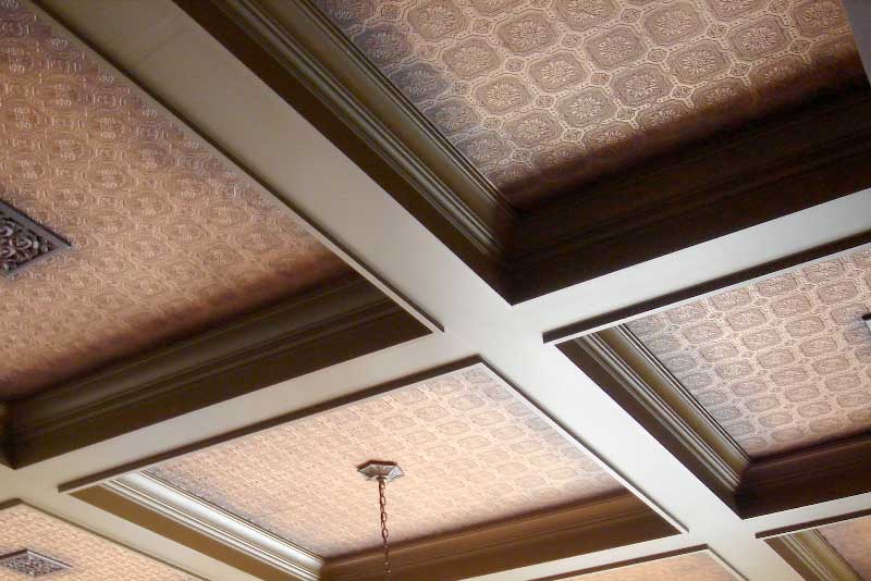 Подшивной потолок темно коричневых тонов